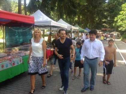 PROIECȚIA DE DRUMURI ȘI PODURI NU-L MAI SATISFAC. DESCĂLECĂTORUL DE LA BRAD VREA SĂ ÎNCALECE TOT JUDEȚUL