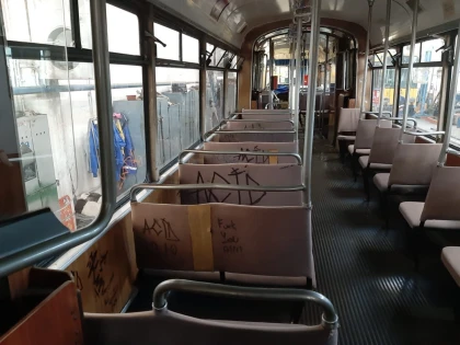 Protecția Consumatorilor a amendat CTP Arad, pentru mizeria din tramvaie