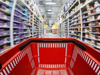 Protecția Consumatorilor Arad continuă sancționarea supermarketurilor care nu respectă legea