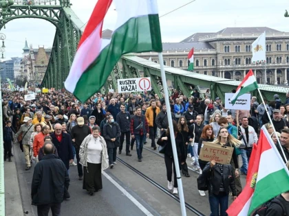 Protest cu 80.000 de oameni în stradă la Budapesta