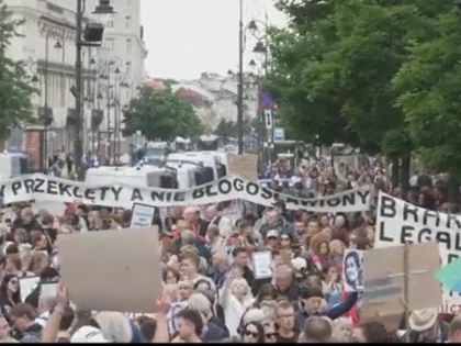 Protest împotriva legii anti-avort în Polonia, după un nou deces al unei femei însărcinate