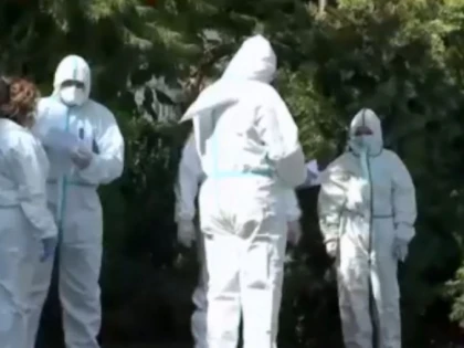 Protest în combinezoane, în fața Guvernului. Cadrele medicale vor depune o petiție în care își exprimă nemulțumirile