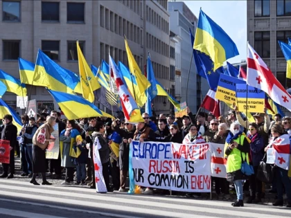 Protest înaintea Consiliul European: „Apăraţi Ucraina, apăraţi Europa!”