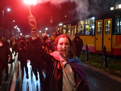 Proteste în mai multe orașe din Polonia după decizia privind interzicerea avortului