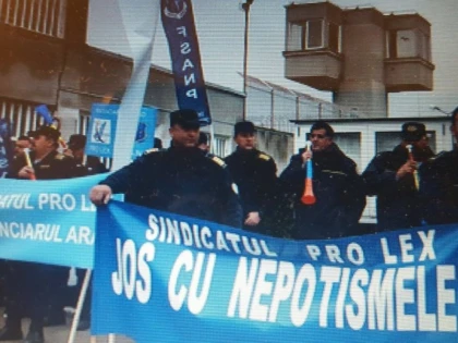 PROTESTE LA PENITENCIARUL DIN ARAD