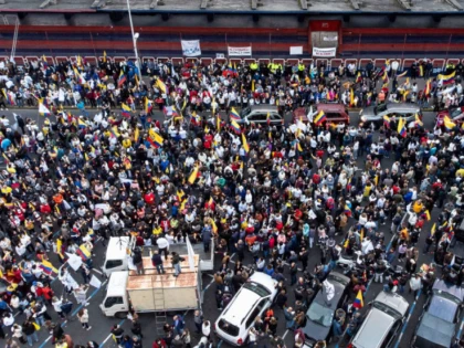 Proteste masive ale indigenilor din Ecuador din cauza prețurilor mari la carburanți