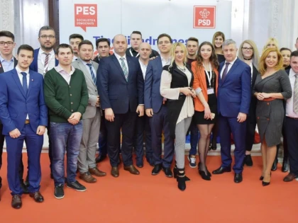 PSD Arad: Noi trimitem tinerii în Parlament, PNL îi trimite doar la miting-uri electorale