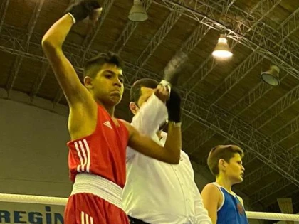 Pugilistul arădean Daniel Otvoş a cucerit bronzul naţional la nivel de juniori