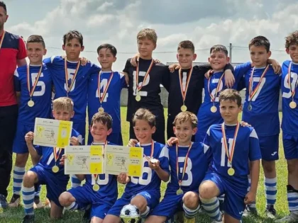 Puștii de la Viitorul Arad au luat trofeul la Cupa Bega, în fața unor adversari mai mari!