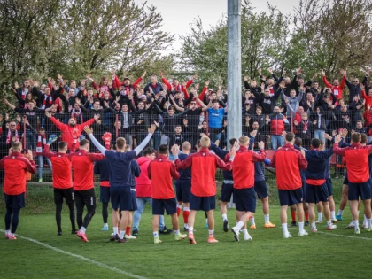 Rapid ameninţă cu părăsirea terenului la meciul cu UTA, în caz de rasism sau xenofobie! Arădenii au fost motivaţi de fani, la ultimul antrenament