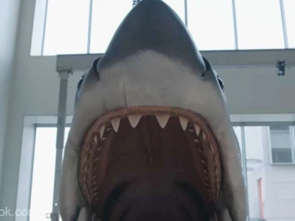 Rechinul din ''Jaws'', pregătit să terorizeze vizitatorii viitorului muzeu al Oscarurilor