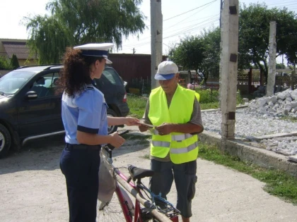 RECOMANDĂRILE POLIȚIEI PENTRU BICICLIȘTI