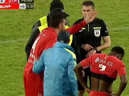 Rednic a vrut să scoată echipa de pe teren! Imaginile furiei arădene, de la Pitești