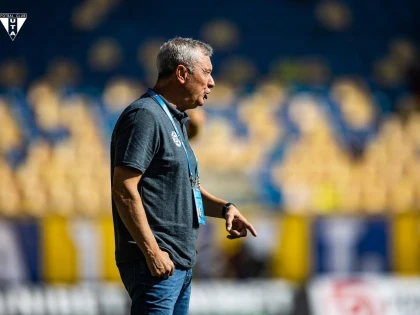 Rednic e nemulțumit că se joacă vineri și anunță probleme de lot, dar „ne descurcăm bine cu echipele mari”
