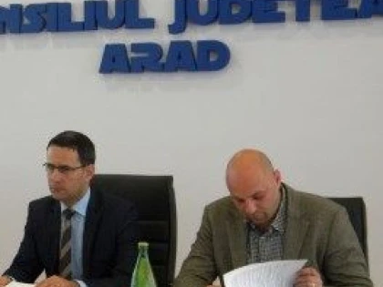 REDUCERI DE CHELTUIELI LA CJA: TOLEA A RAMAS FARA LIMUZINA, GUTU FARA SECRETARA