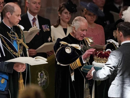 Regele Charles al III-lea, încoronat în Scoția