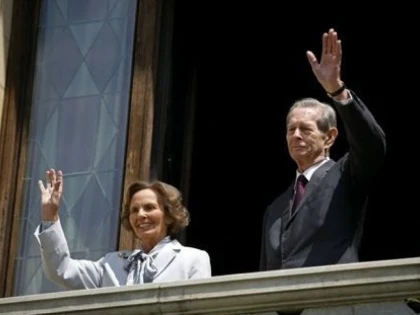 REGELE MIHAI SI REGINA ANA LE UREAZA ROMANILOR UN AN NOU CU NOROC SI SANATATE