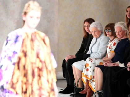 Regina Elisabeta, la Săptămâna Modei de la Londra