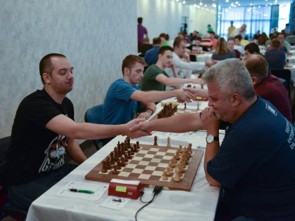 Remiză între favoriţi, la Arad Open. Lideri din Grecia şi Israel