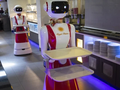 Restaurantele din România se pregătesc să introducă roboții-chelneri