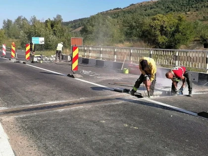 Restricții pe DN 7, la Milova. Circulație cu semafor timp de aproximativ două săptămâni