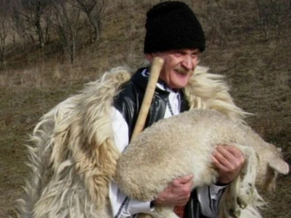 Rețeta de viață a ciobanului cu carte de muncă la 99 de ani