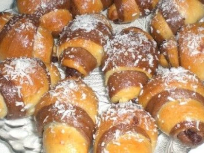 RETETA ZILEI: CORNULETE IN DOUA CULORI DE POST
