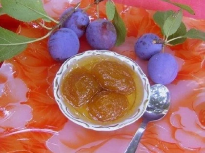 Rețeta zilei: Dulceață de prune cu nuci