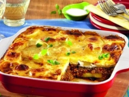 Rețeta zilei: Musaca de cartofi cu carne tocată