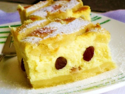 Rețeta zilei: Plăcintă cu brânză dulce și stafide