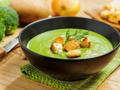 Rețeta zilei: Supă cremă de broccoli cu crutoane, de post