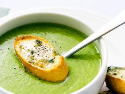 REŢETA ZILEI: SUPĂ-CREMĂ DE BROCCOLI DE POST