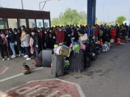 Revoltă în vama Nădlac! Sute de persoane încearcă să treacă pe jos frontiera