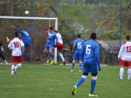 REZULTATE SI CLASAMENT IN LIGA A IV-A ARAD. PRIMELE TREI CLASATE NU CASTIGA!