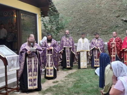 Ritualul Drumului Crucii 2022 - un pelerinaj îndătinat la Mănăstirea Feredeu