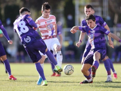 Rivalele UTA-ei, ASU Poli Timişoara şi Rapid, luptă pentru promovarea în Liga 1