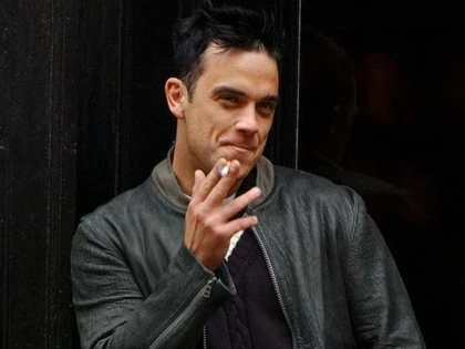 Robbie Williams și-a anulat concertele din Rusia. Ce a pățit cântărețul