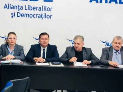 ”ROMÂNIA – 100 de ani într-o zi”, eveniment organizat de femeile din ALDE Arad