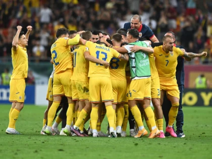 România s-a chinuit cu Kosovo, dar victoria o apropie de EURO! Incidente cu suporteri, meci întrerupt...o repriză