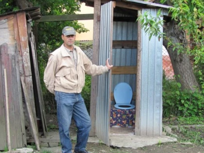 România, țara cu cele mai multe toalete în curte. Peste 40% dintre români stau în locuințe fără canalizare
