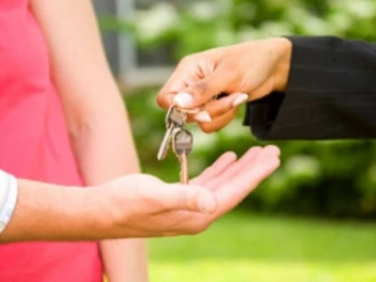 ROMANII CARE NU ISI MAI POT PLATI CREDITUL LA "PRIMA CASA" AR PUTEA SCAPA DE RATE
