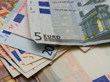 Românii din străinătate vor putea trimite mai repede bani acasă, fără comisioane speciale