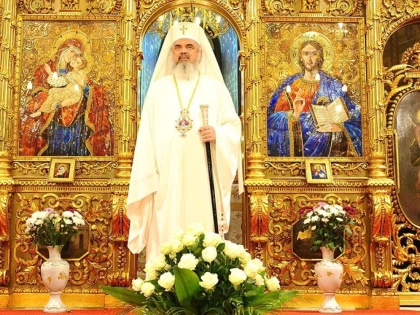 ROMÂNII ÎȘI SERBEAZĂ ASTĂZI PATRIARHUL. LA MULȚI ANI PREAFERICITE PĂRINTE PATRIARH!