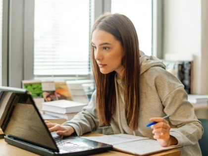 Românii vor plăti mai mult pentru comenzile online din afara UE