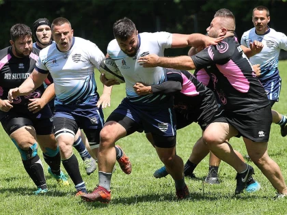 Rugbiştii arădeni nu au avut nicio şansă în faţa liderului din Valea Jiului