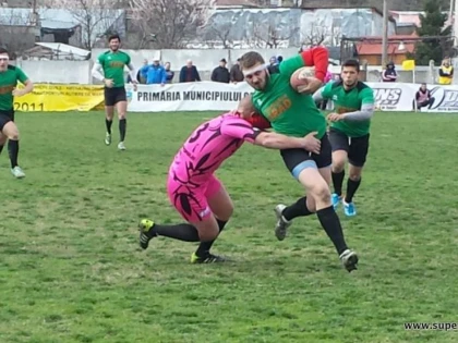 RUGBISTII DE LA CSU ARAD AU PIERDUT LA LIMITA PE MALUL DUNARII