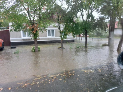 Rupere de nori la Nădlac, unde mai multe gospodării au fost inundate