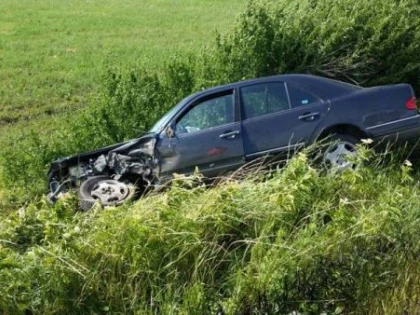 Rupt de beat la volan, a „alunecat“ în șanț