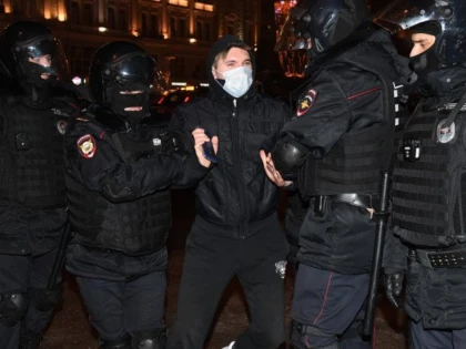 Rusia trimite paznici în școli ca să-i oprească pe elevi să participe la manifestații