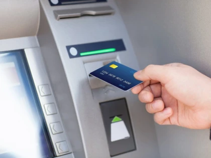 Rușii nu-și vor mai putea folosi cardurile bancare